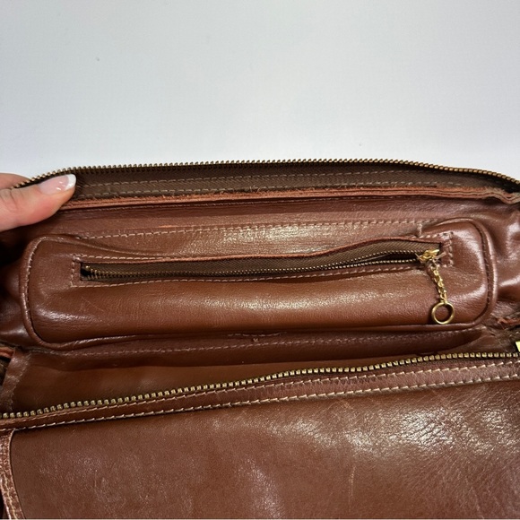 Hinson vintage leather crossbody bag top grain brass hardware - Picture 13 of 15